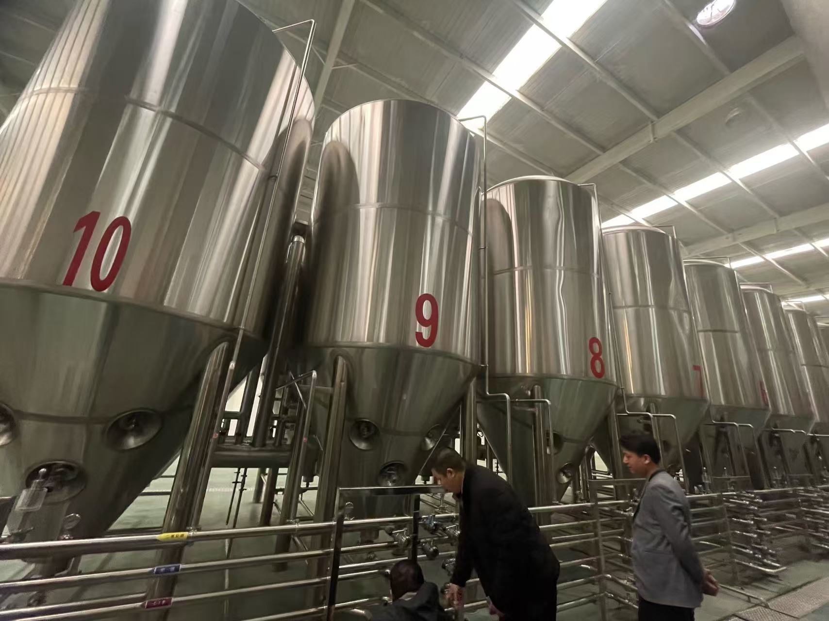 莱州精酿啤酒设备厂—平面布置、设备设计、制造、调试、培训等一条龙服务
